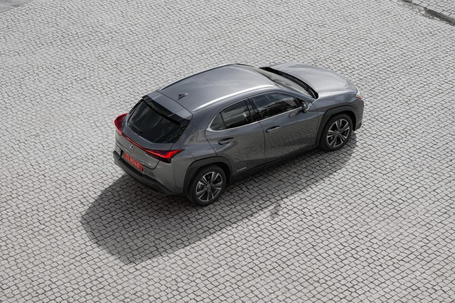  Lexus UX250h 2018 года  (WW) (фото 20 из 40)